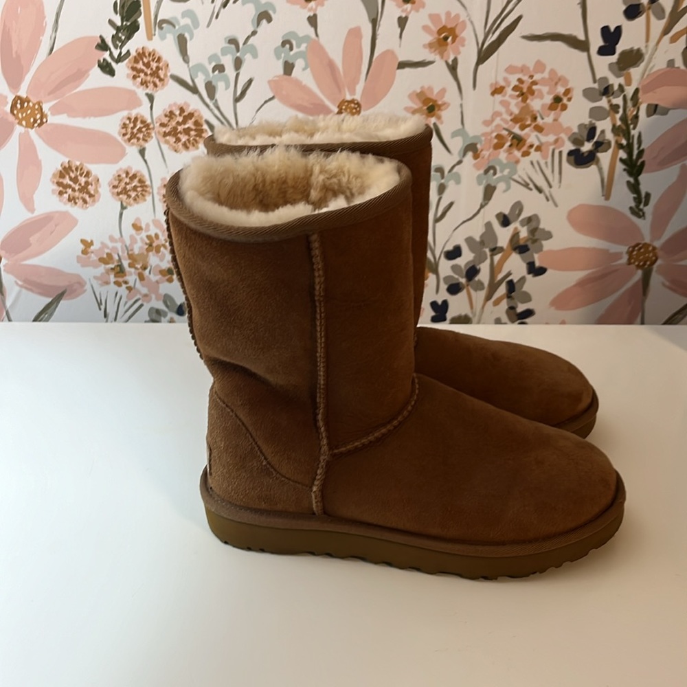 Kids UGG'S - Picture 3 of 4